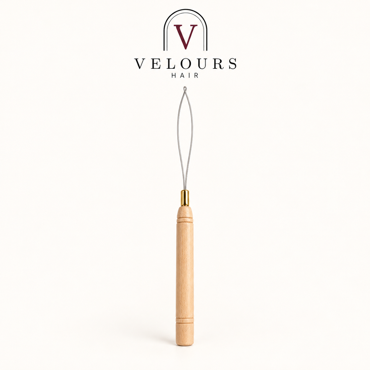 Un tire-mèche à boucle et manche en bois, logo Velours Hair